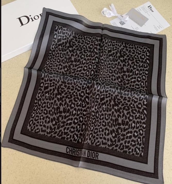 Grey Leopard D' Scarf