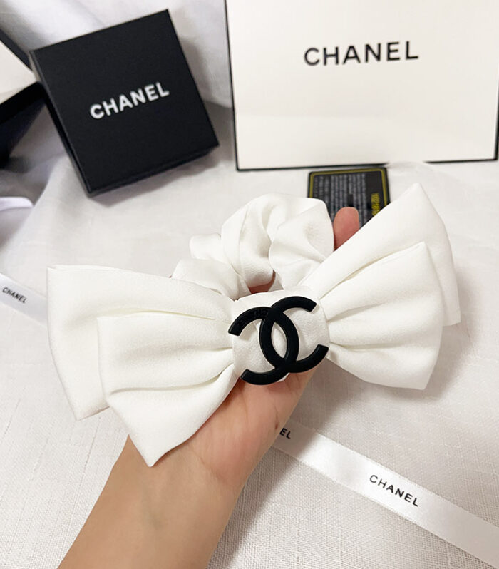Ch' black and white Hair Tie