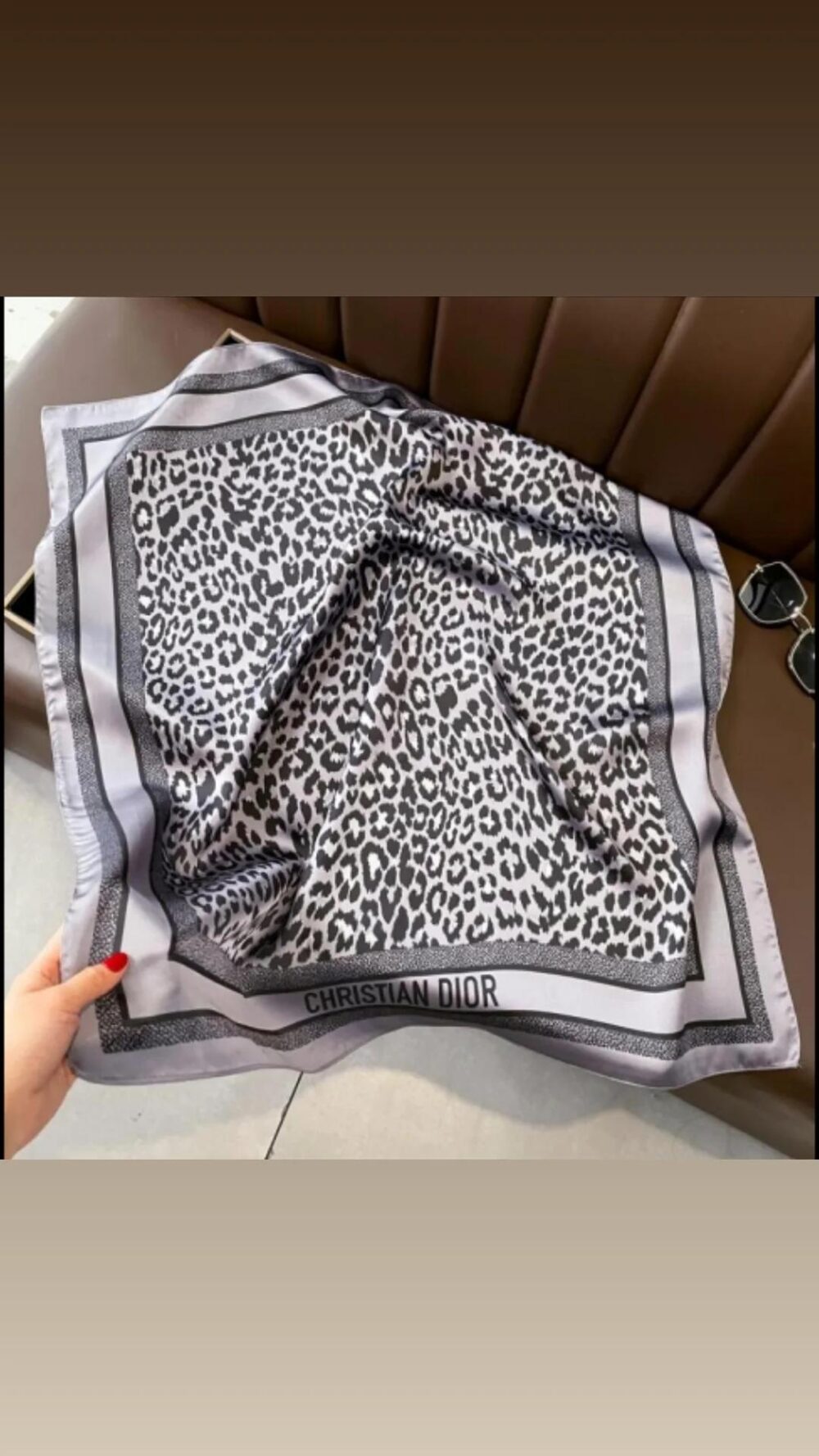 Square scarf D