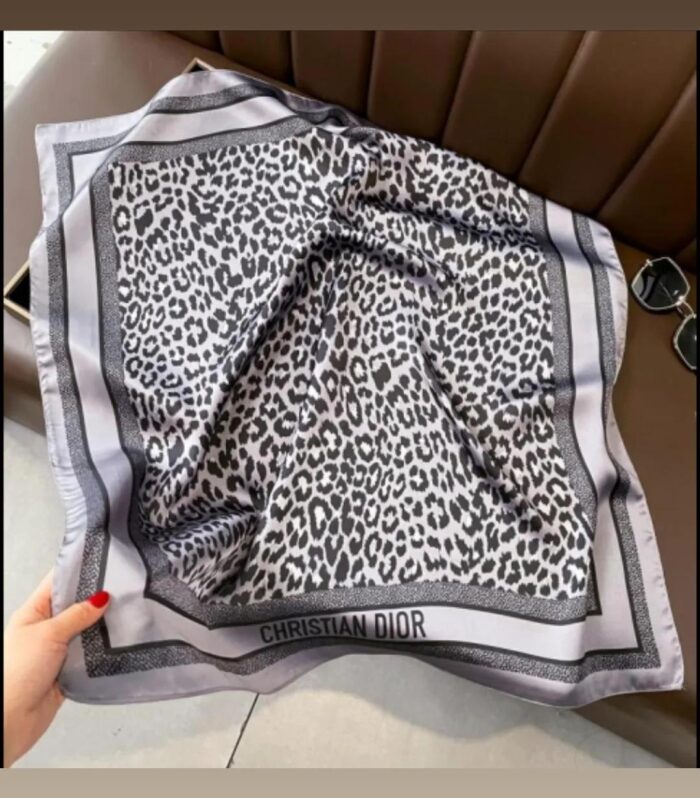 Square scarf D