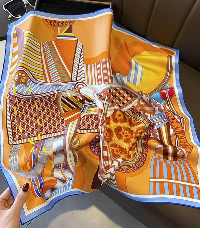 Hé Square Scarf